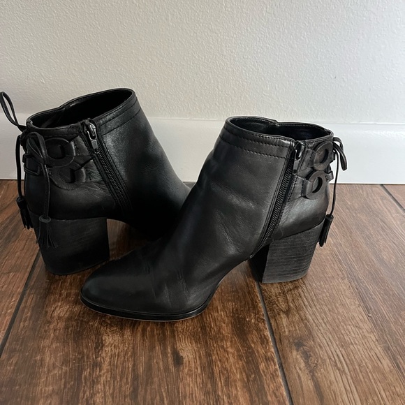 Vince Camuto Mellia Bootie - Picture 3 of 4